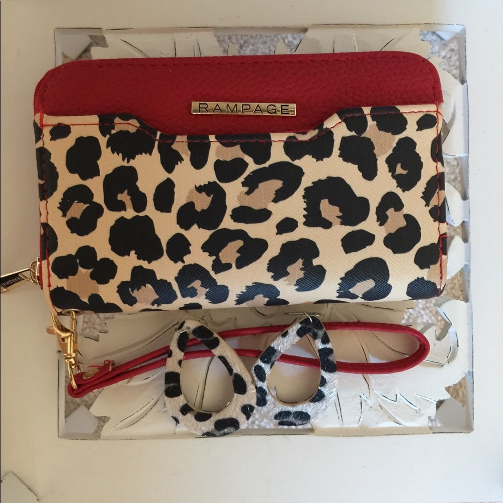 Leopard Wristlet by Rampage w Matching Earrings